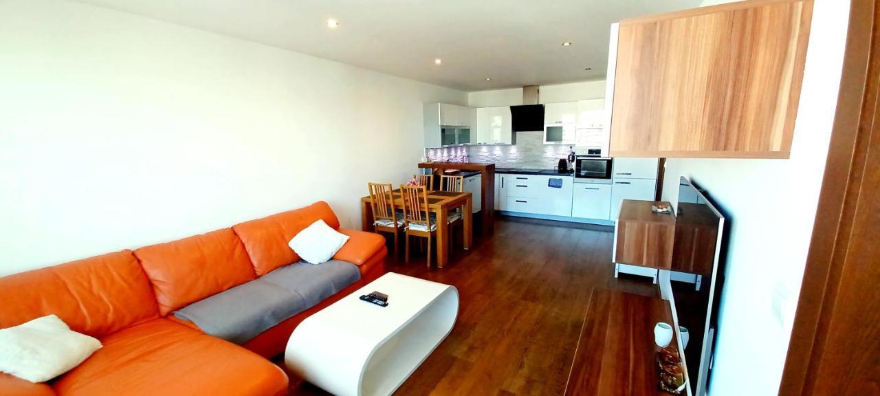 Modern Apartment, 300M From Main Street And Aupark Kosice Exterior photo