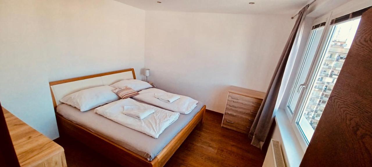 Modern Apartment, 300M From Main Street And Aupark Kosice Exterior photo