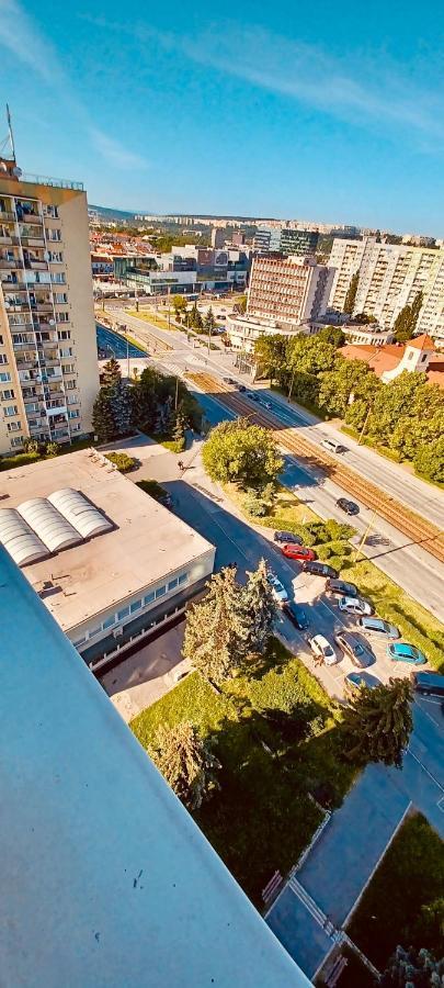 Modern Apartment, 300M From Main Street And Aupark Kosice Exterior photo