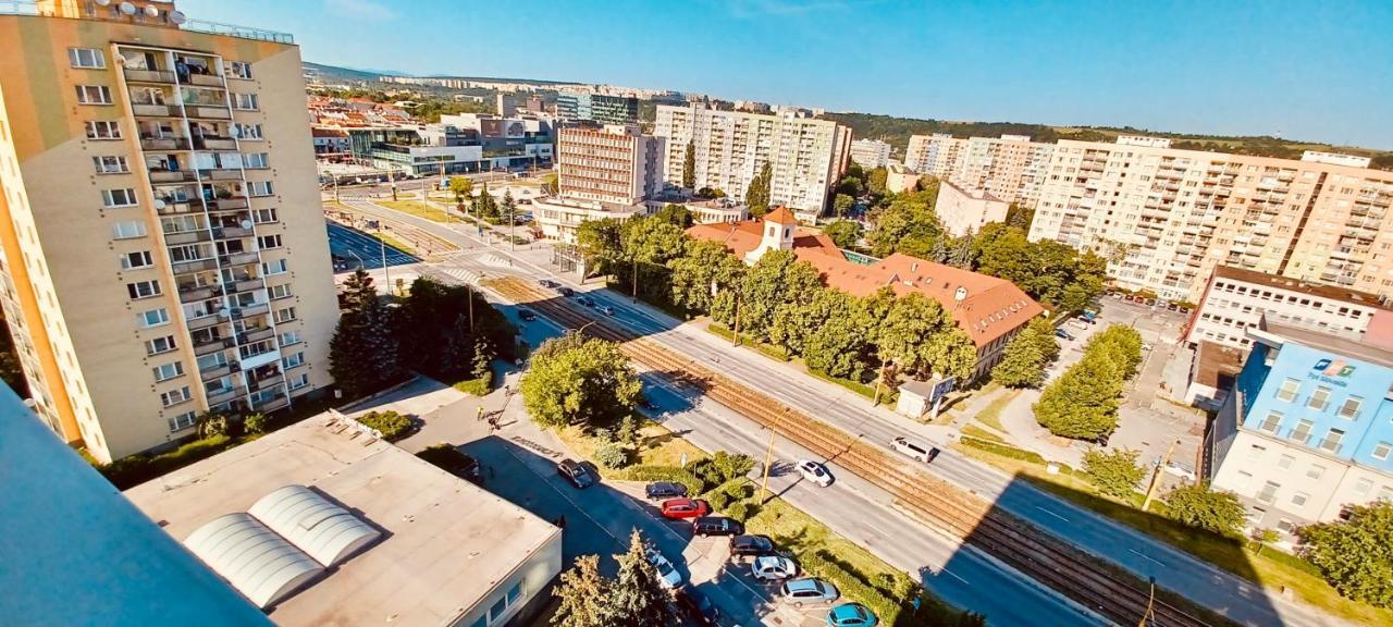 Modern Apartment, 300M From Main Street And Aupark Kosice Exterior photo