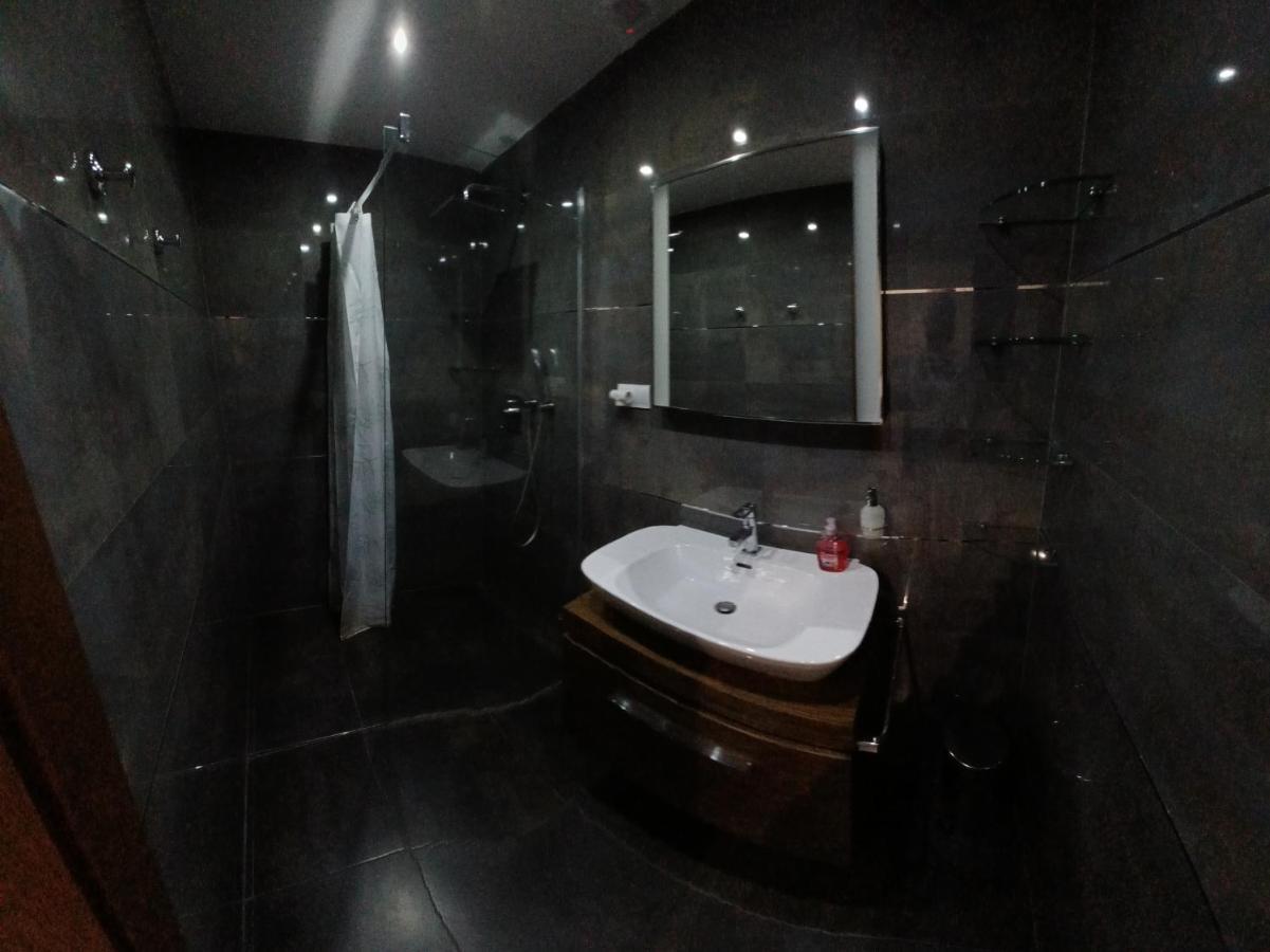 Modern Apartment, 300M From Main Street And Aupark Kosice Exterior photo